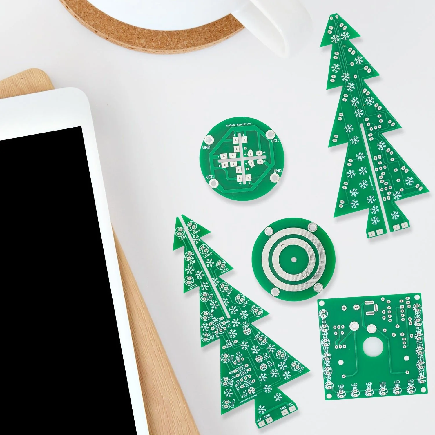 DIY LED Weihnachtsbaum Kit: Weihnachtsbaum Elektronik Bausatz zum Löten - Lötbausatz für einen drehenden Weihnachtsbaum mit LEDs und USB-Anschluss - Image 7