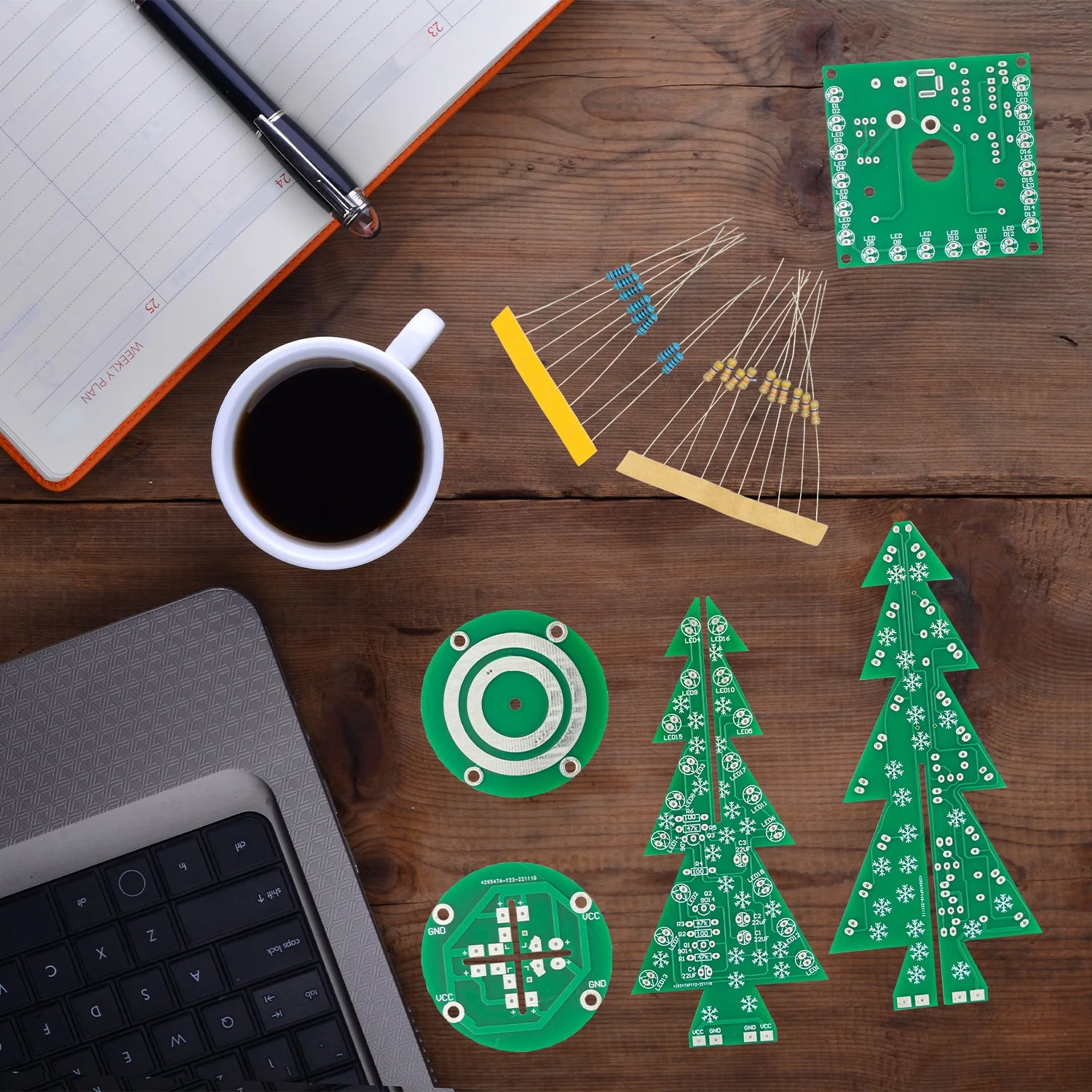 DIY LED Weihnachtsbaum Kit: Weihnachtsbaum Elektronik Bausatz zum Löten - Lötbausatz für einen drehenden Weihnachtsbaum mit LEDs und USB-Anschluss - Image 9