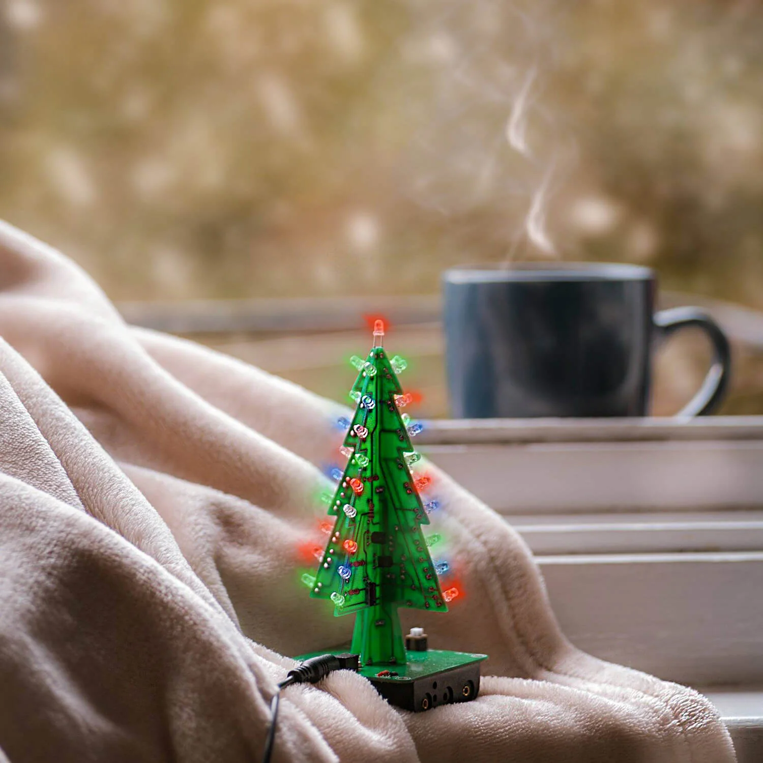 DIY LED Weihnachtsbaum Kit zum Löten mit bunt blinkenden Lichtern - Image 3